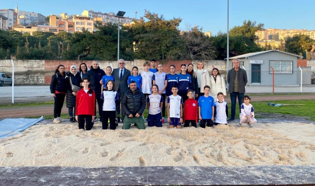 Başkan Karışık’tan sporculara destek Erdek Belediye Başkanı Burhan Karışık, Erdek Atletik Nyz Spor Kulübü’nün