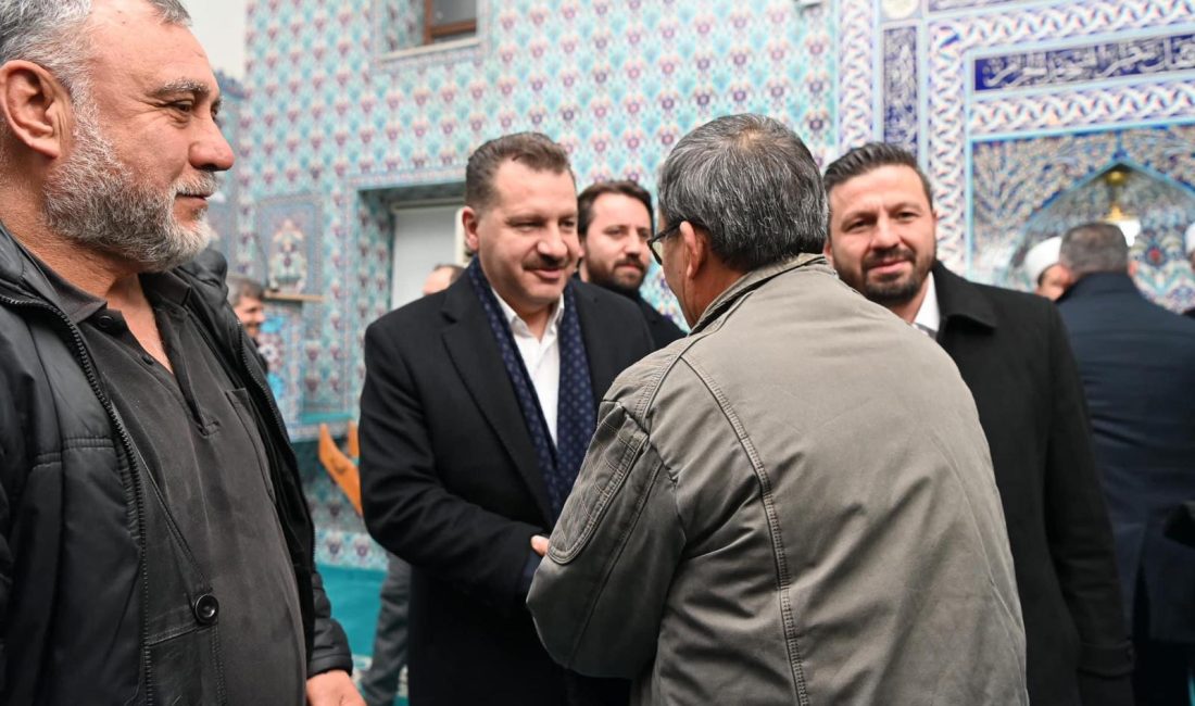 Başkan Yılmaz, Savaştepelilerle buluştu Balıkesir Büyükşehir Belediye Başkanı, Savaştepe’yi ziyaret ederek esnaf ve vatandaşlarla