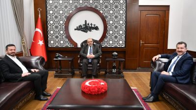 Balıkesir Büyükşehir Belediye Başkanı Yücel Yılmaz, Balıkesir Valisi İsmail Ustaoğlu’nu