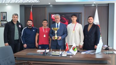 Savaştepe Belediye Güreş Takımı sporcuları Türkiye Şampiyonu oldu. Savaştepe Belediye