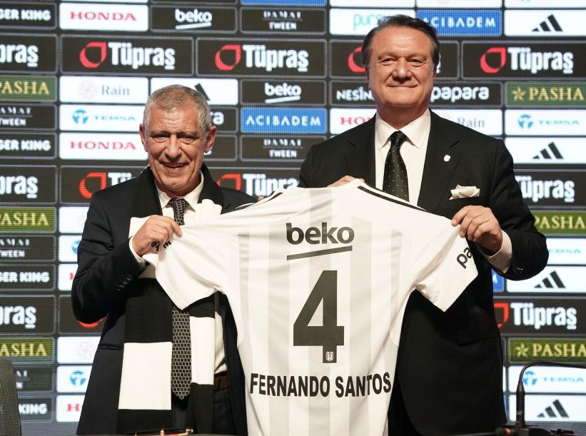 Beşiktaş’ın yeni teknik direktörü Portekizli Fernando Santos, Başkan Hasan Arat’ın