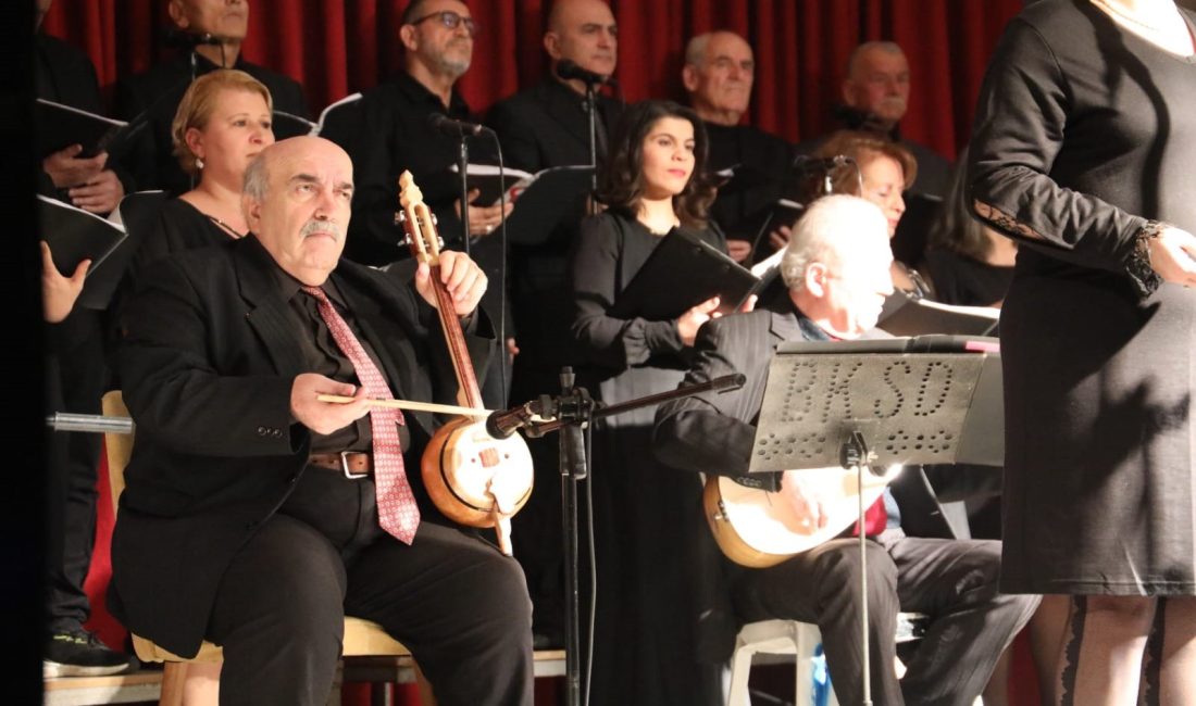 Burhaniye festival kapanışını türkülerle yaptı Burhaniye’de her yıl geleneksel olarak düzenlenen Zeytin ve Zeytinyağı Hasat
