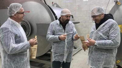 Balıkesir İl Tarım ve Orman Müdürü Erkan Alkan Burhaniye’de dondurarak