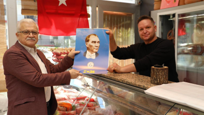 Burhaniye’de her yıl Ulu Önder Gazi Mustafa Kemal Atatürk’ün fotoğrafları