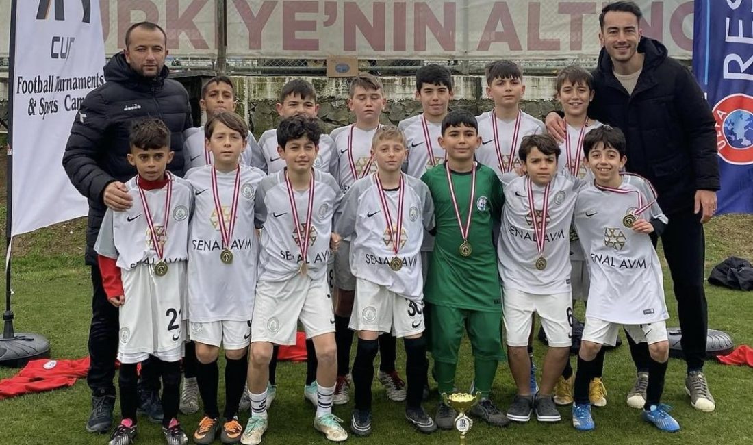Burhaniye’nin altyapı takımları Kuşadası’nda mücadele etti Burhaniye Belediyespor Futbol Kulübü’nün altyapı takımları, Kuşadası’nda düzenlenen “Geleneksel Sömestr