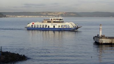 Çanakkale’de etkili olan fırtına nedeniyle boğaz hattında Çanakkale-Eceabat hattındaki bazı