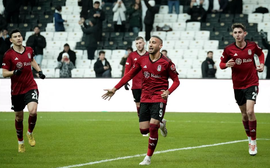 Beşiktaş’ın tecrübeli santrforu Cenk Tosun, bu sezon ilk kez bir