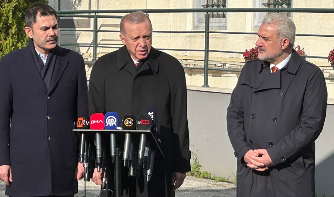 Cumhurbaşkanı Recep Tayyip Erdoğan, Üsküdar’da cuma namazı sonrası basın mensuplarının