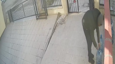 Eskişehir’de bir apartmanın önünde duran damacanaya asılı su parasının çalındığı