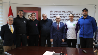 Burhaniye Belediyesi 2. Voleybol Turnuvası’na katılan takımlar Burhaniye Belediye Başkanı