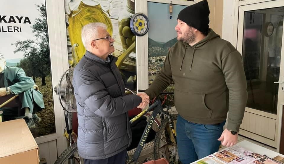 Deveciler, sahada vatandaşların isteklerini dinledi 31 Mart Yerel Seçimlerinden önce sahaya inen Burhaniye Belediye Başkanı,