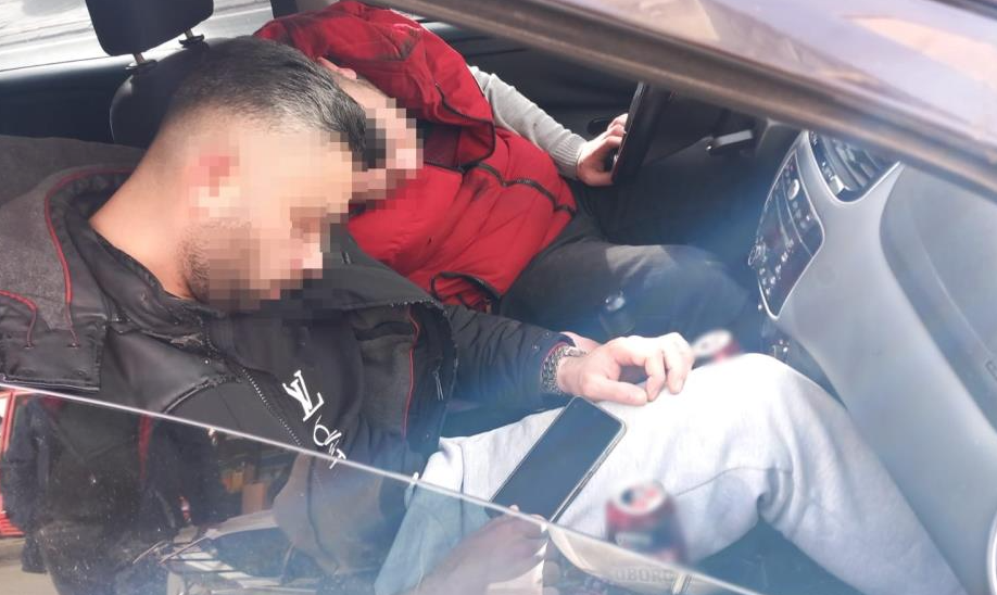 Tekirdağ’ın Çorlu ilçesinde direksiyon başında sızan alkollü sürücü, dakikalarca dil