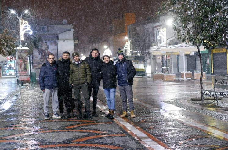 Balkanlarda yurda giriş yapan ve etkili olan kar yağışının mutluluğunu