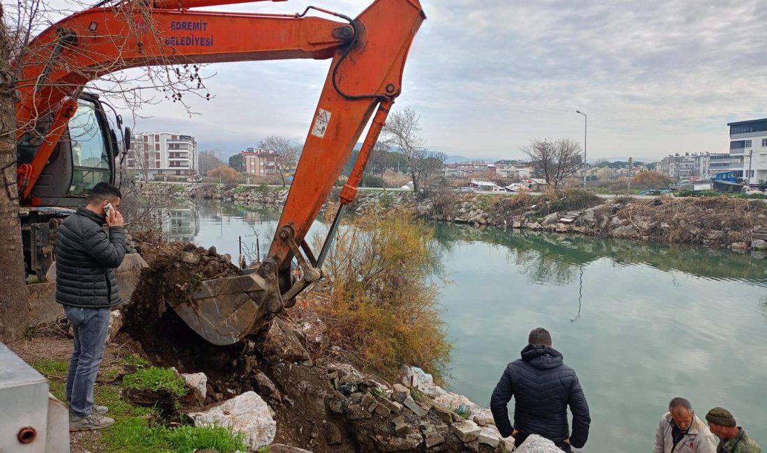 Edremit Belediyesi su baskınlarına karşı önlem aldı Edremit’te belediye ekipleri yaşanan olumsuz hava koşulları nedeniyle oluşabilecek su