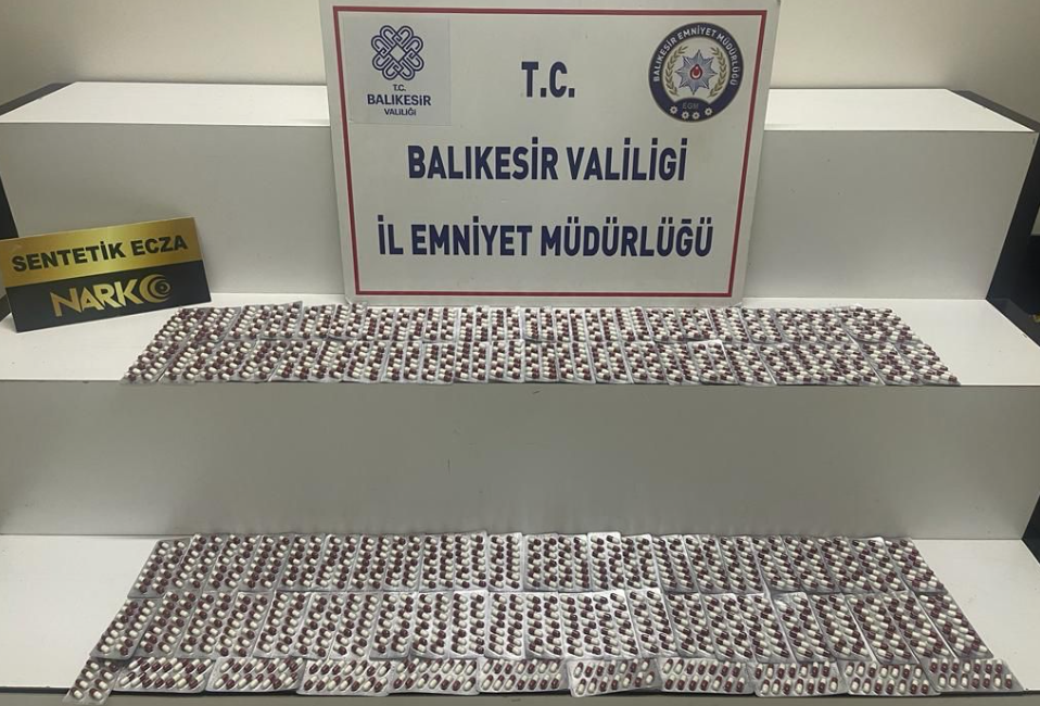 Edremit’te Narkotik birimleri tarafından yapılan operasyonda 2 şüpheli yakalandı.Balıkesir İl