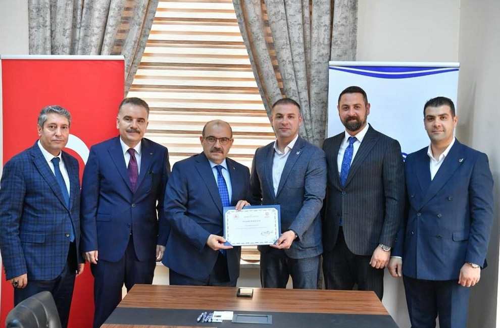 Bir hayırsever tarafından Edremit’e 2 okul daha kazandırılarak, eğitime destek