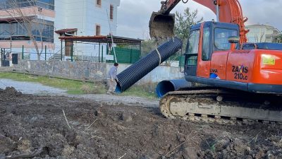 Edremit Belediyesi tarafından yürütülen alt yapı çalışmaları hız kesmeden devam
