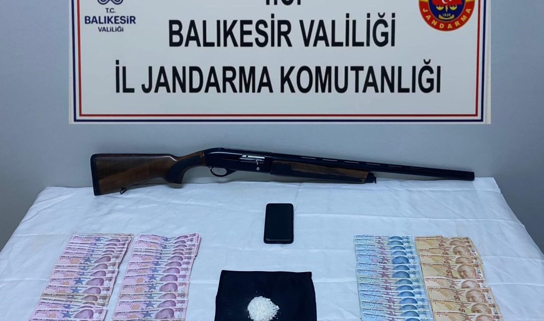Edremit’te uyuşturucu operasyonu: 1 şüpheliye gözaltı Edremit’te yapılan uyuşturucu operasyonunda bir şüpheli yakalanarak gözaltına alındı.Balıkesir İl