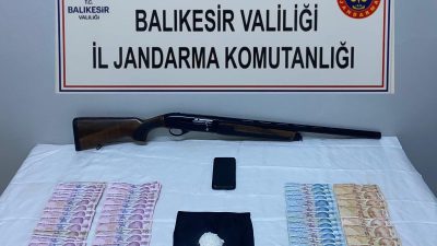 Edremit’te yapılan uyuşturucu operasyonunda bir şüpheli yakalanarak gözaltına alındı.Balıkesir İl