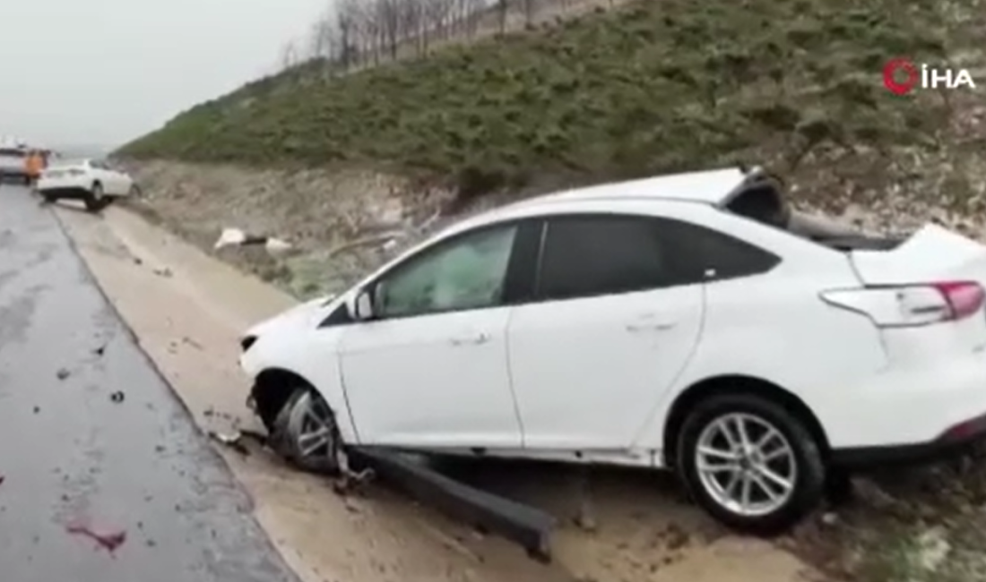 Balıkesir’de zincirleme kaza: 1 ölü, 4 yaralı İzmir-İstanbul Otoyolu’nun Balıkesir bölümünde zincirleme trafik kazası meydana geldi. Kazada