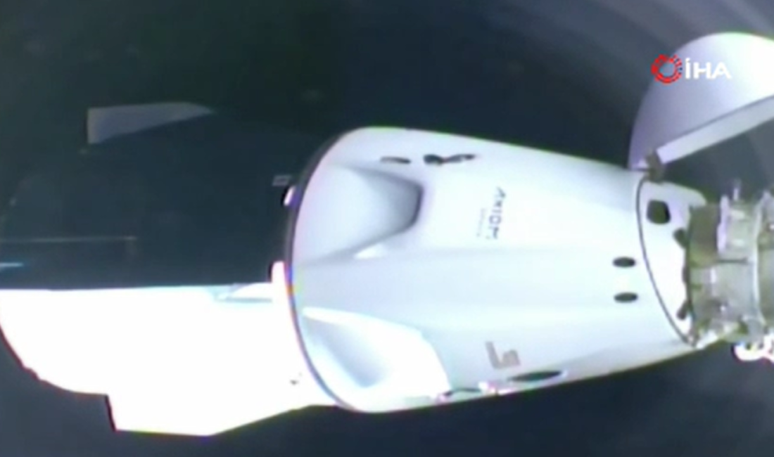 Gezeravcı’nın bulunduğu Dragon kapsülü ISS’e kenetlendi Türkiye’nin ilk astronotu Alper Gezeravcı ile 3 astronotun bulunduğu SpaceX’in