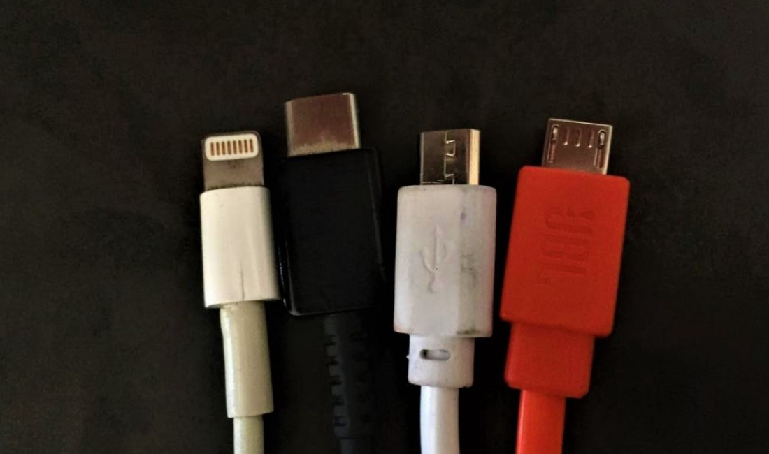Elektronik cihazlarda “ortak şarj” sistemine geçilecek AB Komisyonu, yeni yıl itibariyle elektronik cihazlarda tek tip şarj