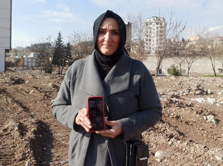 Kahramanmaraş’ta depremzede kadın, eniştesinin ölüm yıl dönümünde asrın felaketi 6