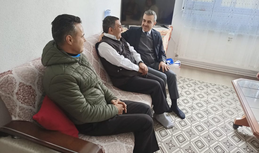 Erdek Kaymakamı, görme engelli bireyleri unutmadı Erdek Kaymakamı Atakan Atasoy, Erdek’te görme engelli vatandaşlar ile bir
