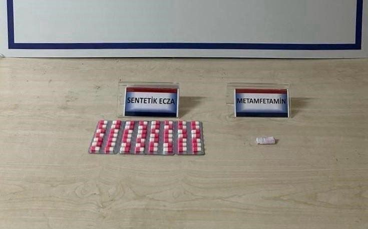 Erdek ve Gönen’de uyuşturucu operasyonu Balıkesir’in 2 ilçesinde yapılan uyuşturucu operasyonunda 2 kişi yakalanarak gözaltına