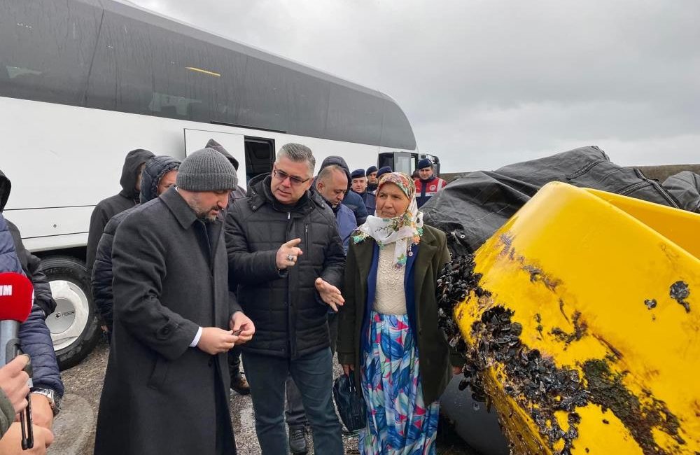 Erdek’te su ürünleri üretimi değerlendirildi Türkiye’nin en büyük balıkçı gemisi filosuna sahip olan Balıkesir’de su