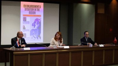 Ankara’da Cumhurbaşkanlığı Millet Kütüphanesi’nde düzenlenen panelde Avrupa Birliği’nin geleceği ve
