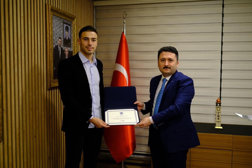 Altıeylül Belediyesi Gazi Mustafa Kemal Atatürk Yaşam Kompleksi’nde yüzme antrenörü