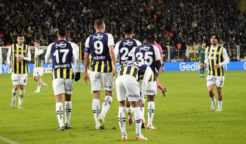 Süper Lig lideri Fenerbahçe, 12 gün içerisinde 3’ü lig, 1’i