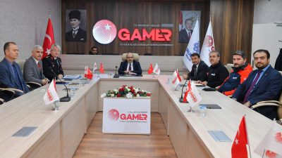 Balıkesir Valisi İsmail Ustoğlu, Güvenlik ve Acil Durumlar Koordinasyon Merkezi’nde