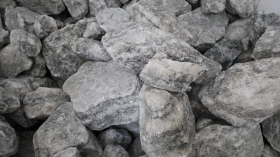  Kırşehir’de kaya tuzu işletmecileri işleyecekleri tuz bulmakta zorlanıyor.Kırşehir’de bulunan ocaklarda