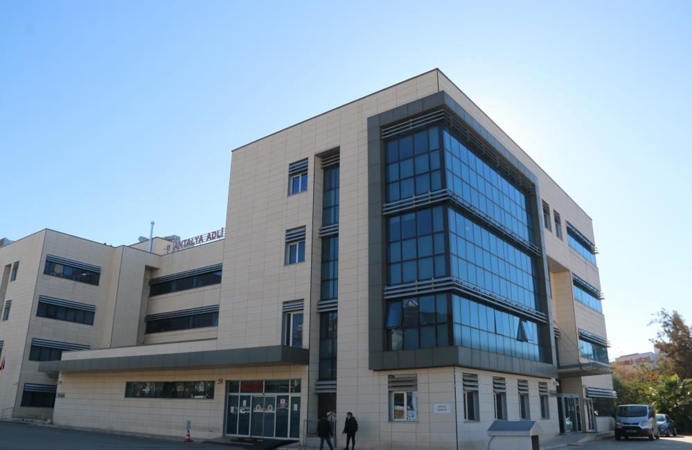 Antalya’da yılbaşı akşamında arkadaşları ile eğlenceden dönerken falezlerde 40 metre
