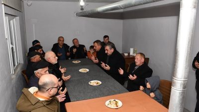 Balya Belediye Başkanı gerçekleştirdiği ziyaretler kapsamında vatandaşlarla bir araya gelerek