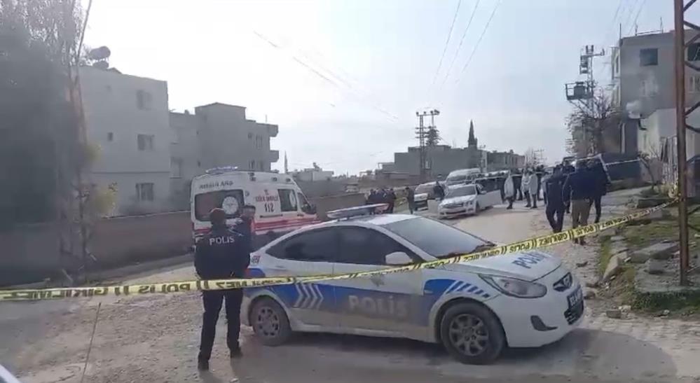 Gaziantep’te damat dehşeti: 4 ölü, 3 yaralı Gaziantep’in Nizip ilçesinde boşanma aşamasındaki eşinin evine giden Halil Çağlar,