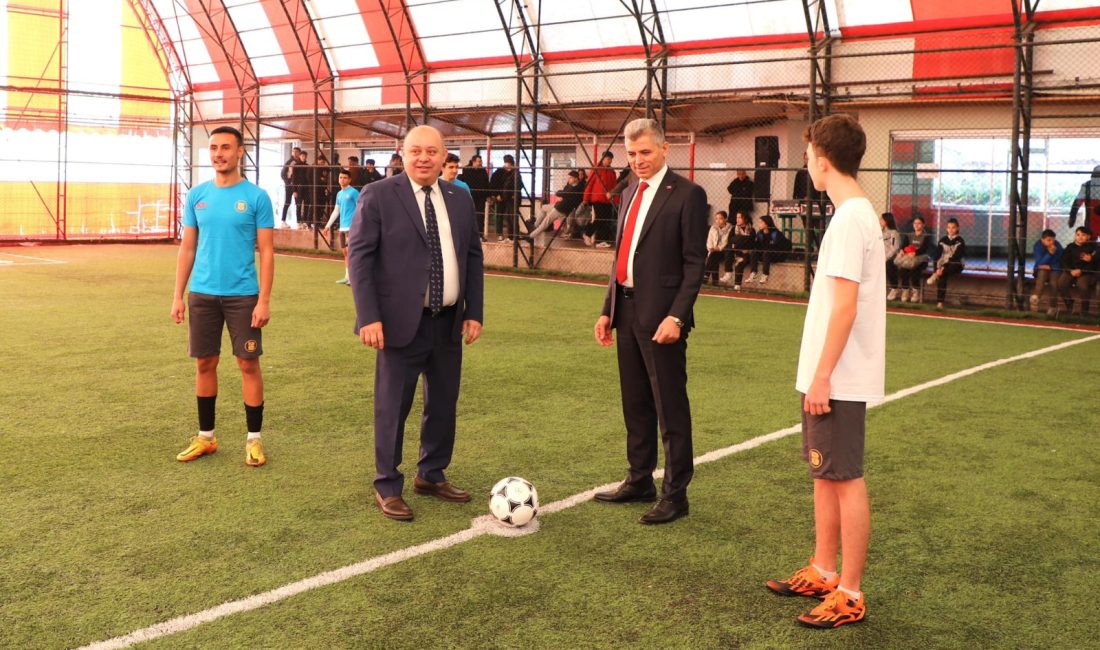 Gönen’de “İmkân Bizden Oynamak Sizden” sloganıyla başlatılan Mahalle Ligi Futbol