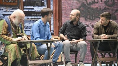 Dursunbey’de sahne alan Medeniyet Tasavvuru Okulu oyuncularının sahnelediği “Gün Doğmadan”