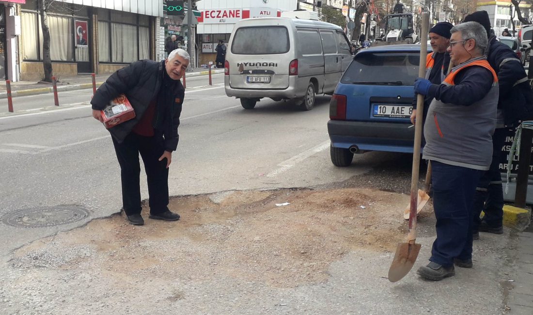 HASAN DA TAKILDI! BASKİ KAZIYOR DERDİ BANDIRMA BELEDİYESİNE KALIYOR Atatürk Caddesi’nde BASKİ’nin kazıp