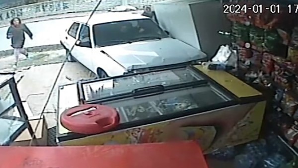Konya’da babasının yardımıyla araba kullanmayı öğrenen sürücünün kullandığı otomobil, dönüş