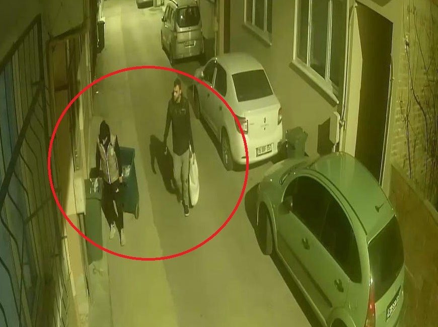 Bursa’da hırsızlar çaldıkları çöp kovasını beğenmeyince başka bir çöp kovası