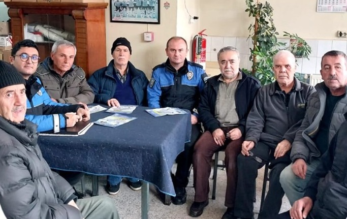 Balıkesir’de vatandaşlar suçlara karşı bilgilendirildi Balıkesir İl Emniyet Müdürlüğü tarafından il genelinde vatandaşlar dolandırıcılık ve