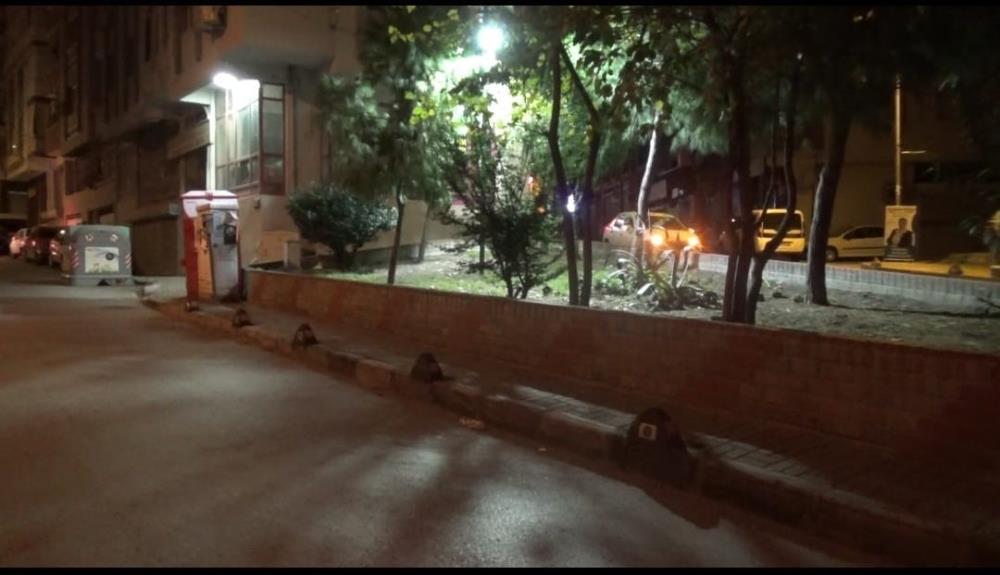 &nbsp;İzmir’in Karabağlar ilçesinde çıkan kavgada bir kişinin göğsünden bıçaklanarak hayatını