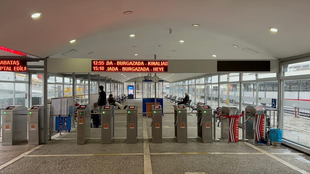 İstanbul’da sağanak yağış ile birlikte bazı vapur seferleri iptal edildi.İstanbul