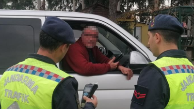 Antalya’nın Manavgat ilçesinde uygulama yapan Jandarma Trafik ekipleri, alkollü olduğundan