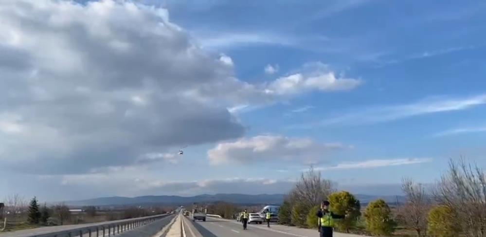 Jandarma’dan 4 ilçede Cayrokopter destekli trafik denetimi Balıkesir İl Jandarma Komutanlığı Trafik ekipleri, 4 ilçede gerçekleştirdikleri Cayrokopter