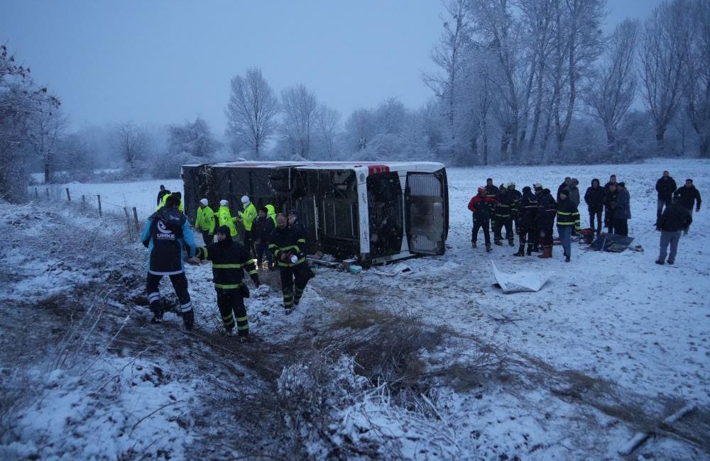 Kastamonu Valisi Meftun Dallı, Kastamonu-Sinop karayolunda yaşanan otobüs kazasında 6
