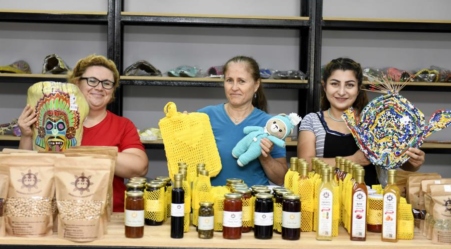 Muratpaşa Belediyesi’nin kadın kooperatiflerinin el emeği göz nuru ürünlerinin tüketiciye